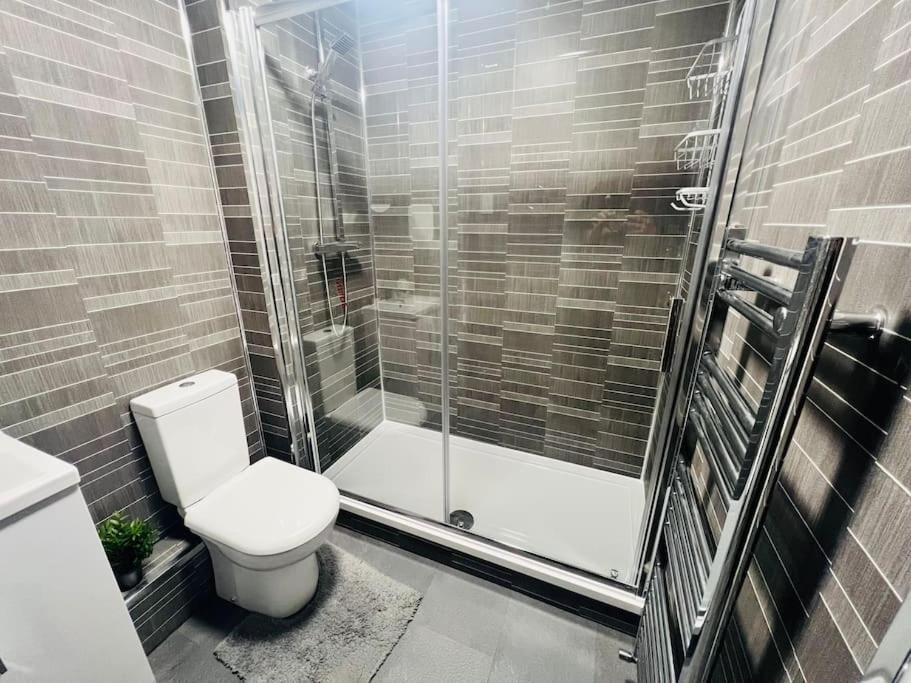 Superb 2 Bedroom Apartment With Free Parking Edimburgo Esterno foto